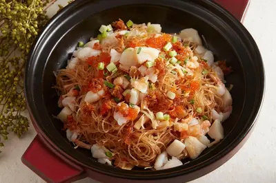 Braised Seafood & Dried Shrimps with Vermicelli in Casserole